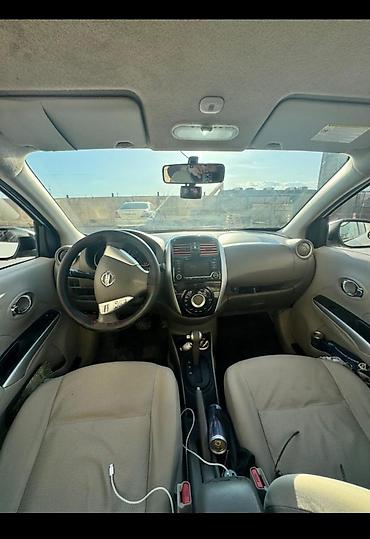 mercedes 208 d: Nissan Sunny: 1.5 l | 2014 il Sedan — 4