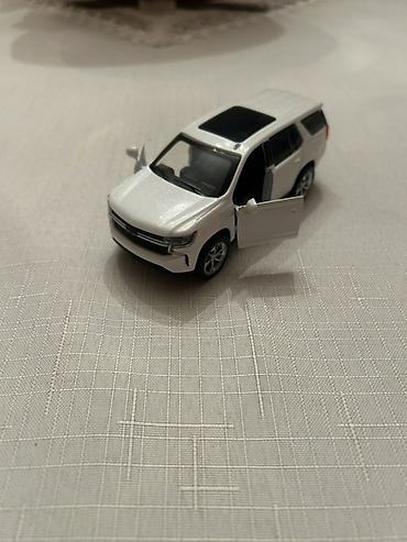 mini disk: Ağ rəngli miniatür SUV model maşın oyuncağı - Korpus: ağ, qara — 5