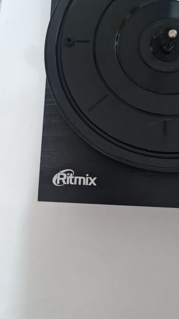 проигрователь пластинок: Проигрыватель винила Ritmix (настольный). - Пассиковый привод