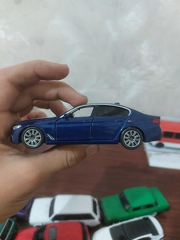 e34 bmw: Mavi rəngli metal oyuncaq model avtomobil – sedan tipli. Realist — 3