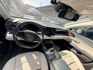 BYD: BYD E9: 2021 г., Седан — 8