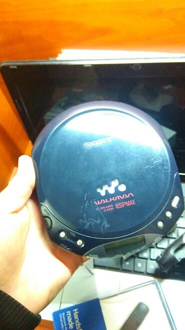 Minidisk və disk pleyerlər: CD player Sony Walkman made in Japan. Batareyka və adapter gedir