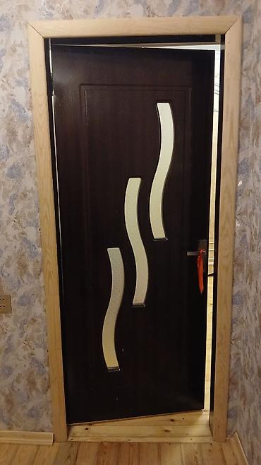 Qapı – daxili otaq qapısı - Material: ağac əsaslı (MDF/taxta), tünd