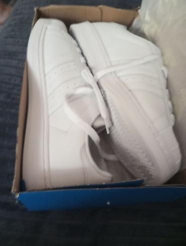 superstar: Кроссовки adidas Originals Superstar, белые продаю красотки размер 45 — 2