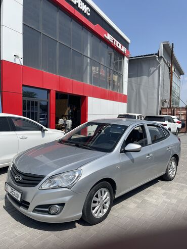 Hyundai: Hyundai Elantra: 2019 г., 1.6 л, Механика, Газ, Седан