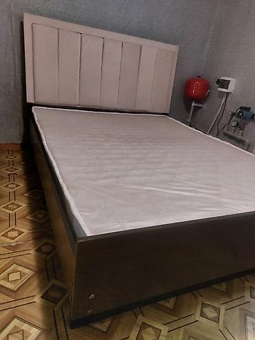 мебели кровать: Кровать двуспальная с мягким изголовьем и выдвижными ящиками. торг — 1