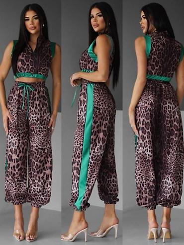 pantalone mona: Damski komplet – prsluk top i pantalone sa animal printom
1900 din — 7