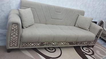 yer divanlari: Məhsul: Yumşaq mebel – 4 nəfərlik divan Təsvir: - Rəng: Açıq bej - — 1