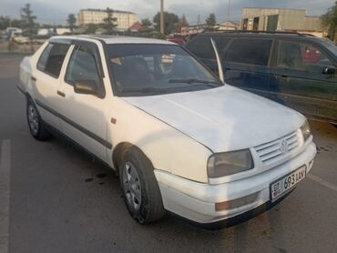 volkswagen белый: Volkswagen Vento: 1993 г., 1.8 л, Механика, Бензин, Седан