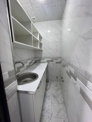 Digər kommersiya daşınmaz əmlakı: 28 may metrosuna yaxin yerləşən obyekt ümumi sahəsi 155 kv,m olan ayi — 3