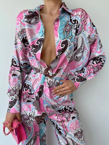 Kompleti: Komplet 5650 Rsd
SS /MM /LL — 3