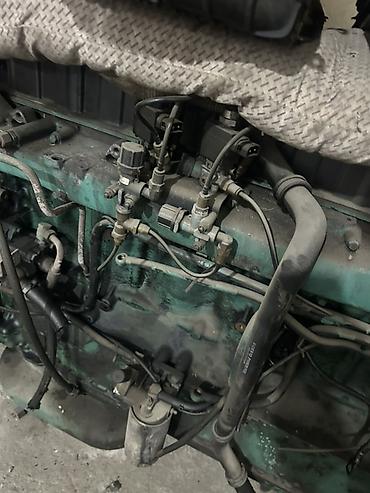 Двигатели, моторы и ГБЦ: Двигатель Volvo дизельный, рядный 6-цилиндровый. 2000 год — 1