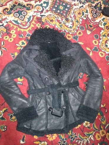 crne jakne sa krznom: S (EU 36), Sa postavom, Veštačko krzno, bоја - Crna