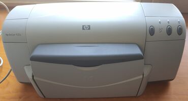 принтер: HP DeskJet 920c rəngli printer. Bu printer ev və kiçik ofis istifadəsi