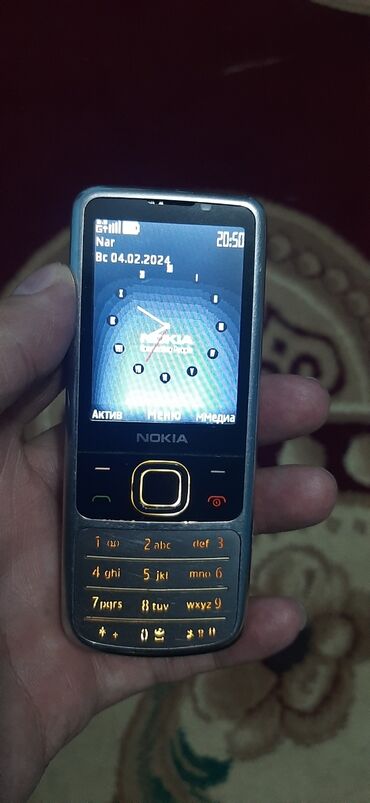 telefon kabroları: Nokia 6700 Slide, 2 GB, rəng - Gümüşü, Düyməli