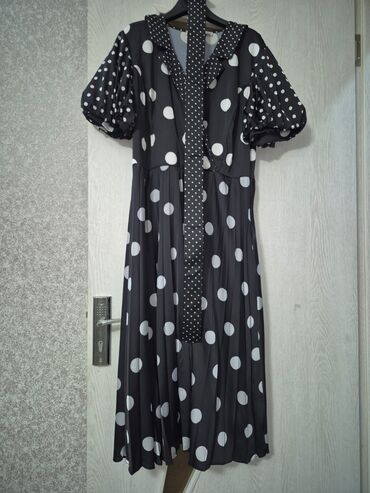 Dəstlər, kostyumlar: Qadın geyimləri dəsti – müxtəlif modellər 1) Qara rəngli, xırda ağ — 3