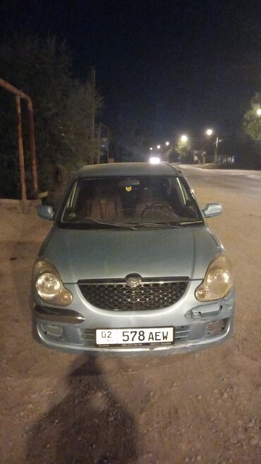 айнек машина: Daihatsu Sirion: 2003 г., 0.1 - engine capacity л, Механика, Бензин, Седан