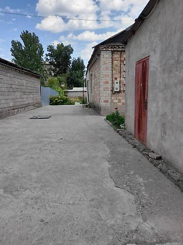 манас бишкек: Продаётся 4-х комнатный дом на участке 11,5 соток в ПГТ "Манас". Дом — 7