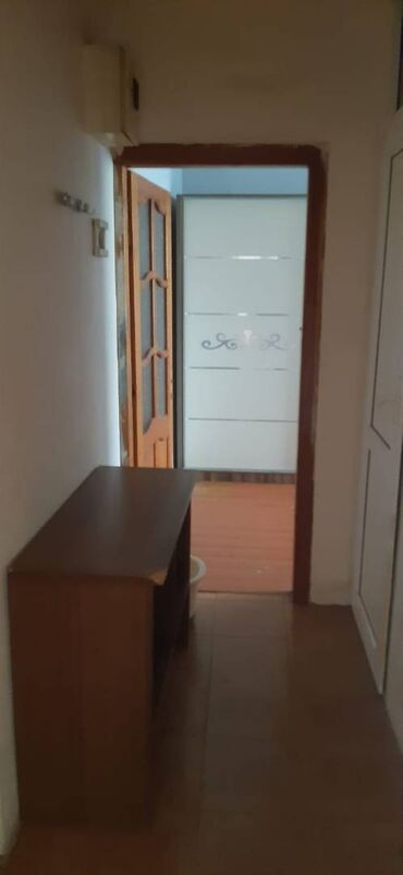 Uzunmüddətli kirayə mənzillər: Əcəmi metrosunun yanında, orta təmirli iki otaq, razdel, 5 mərtəbənin — 9