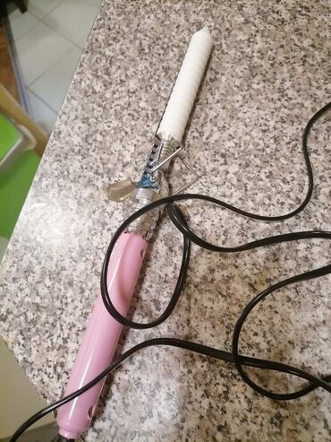 Figaro za kosu: Figaro - grejni deo je keramika. Ima oslonac, sa štipaljkom. Pogodna na lalafo.rs — 1 Figaro za kosu: Figaro - grejni deo je keramika. Ima oslonac, sa štipaljkom. Pogodna — 1