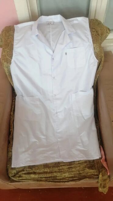 Tibbi geyim: Salam aleykum Ağ rəngde az geyinilmiş tibbi xalatlar ve başqa tibbi — 13