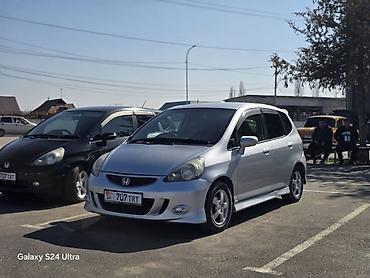 Honda: Honda Fit: 2005 г., 1.3 л, Вариатор, Бензин, Хэтчбэк — 2