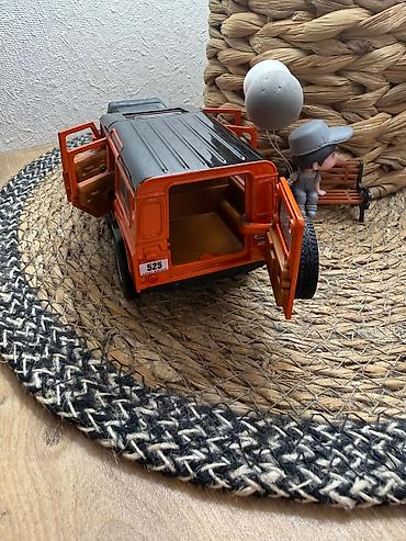 Oyuncaqlar: Land Rover Defender 110 metal oyuncaq maşını satılır. ✔️ Metal — 4