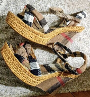 Ženska obuća: Burberry sandale