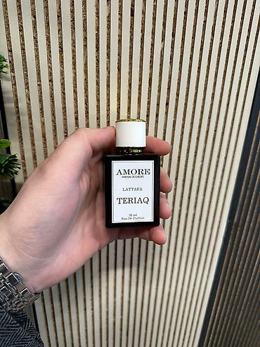 parfum vitrine: Məhsul: Niş və selektiv ətir nümunələri və kompozitları Təsvir: - — 2