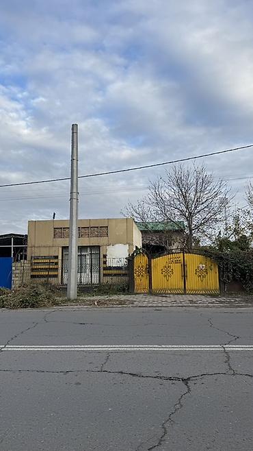 по советской: Двух этажный дом + Магазин 50 кв 4 сотки Находится на первой линии — 2