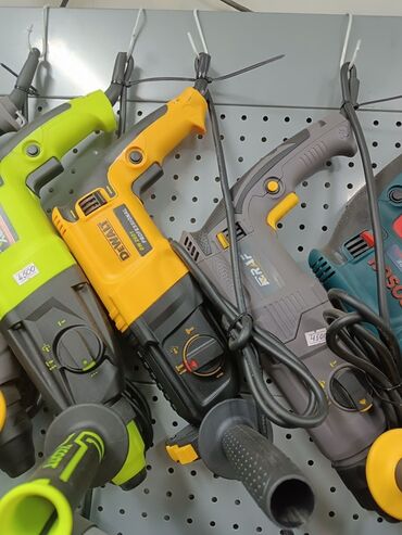 набор для полировки: Перфоратор DeWalt в ярко-желтом корпусе. Этот мощный инструмент