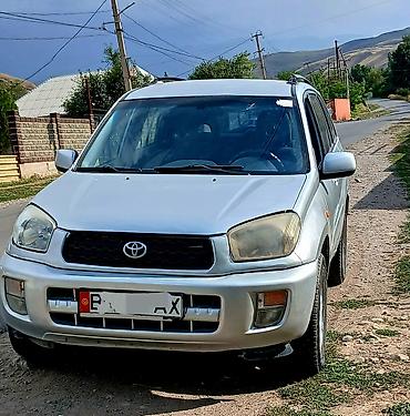 Toyota RAV4: 2001 г., 2 л, Механика, Бензин, Кроссовер
