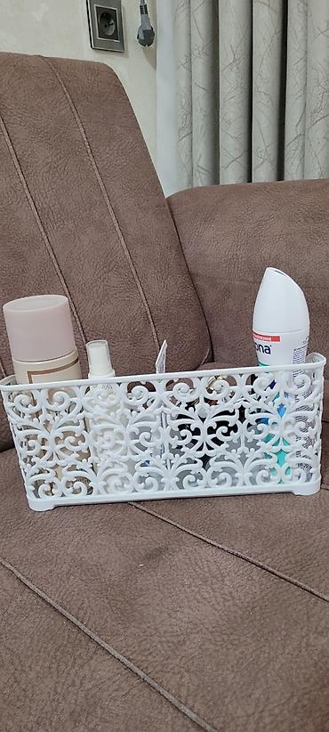 yun corab: Ağ rəngli plastik təşkilatçı səbət - Material: yüngül və davamlı — 3