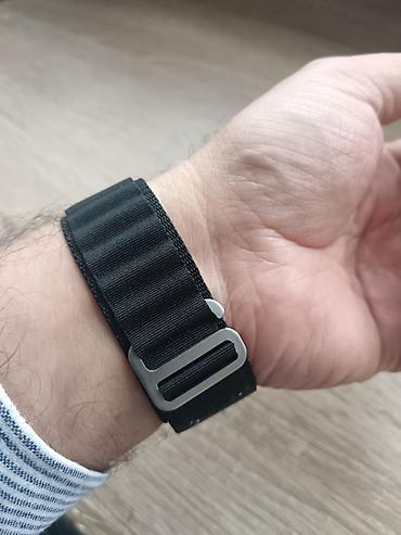 texno pova 5: Ağıllı saat – kvadrat ekranlı, şəffaf kənarlı korpus və qara toxunma — 5