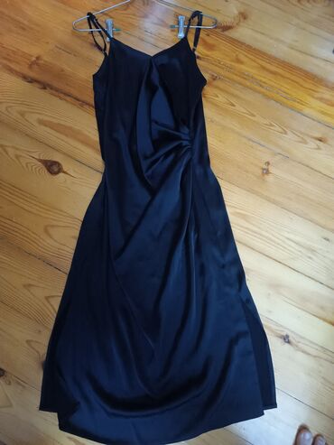 narkotik etir qiymeti: Qara atlas slip don

yenidi razmeri 40 42. 60azn alınıb 25azn satılır