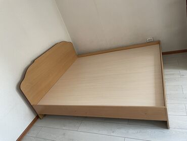 жарал мебель: Спальный гарнитур, Двуспальная кровать, Шкаф, цвет - Красный, Б/у