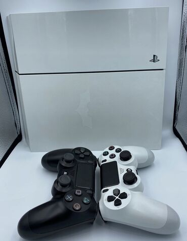 PS4 (Sony PlayStation 4): PS4 (Sony Play Station 4) 1т, 500гб 4 шт комп 2-жостика строение игры