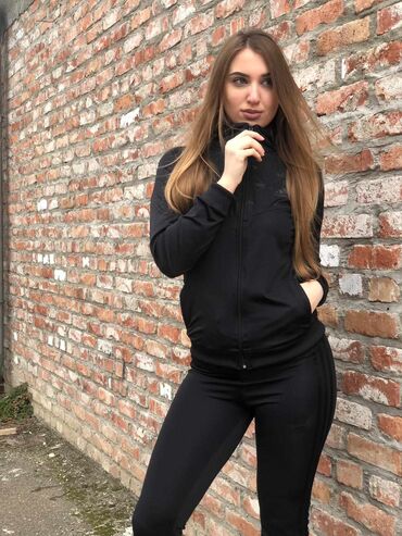 Gornji i donji deo: Novi model sportskih kostima dostupan u veličinama M, L, XL i 2XL — 3