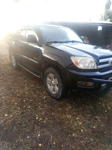 домкраты на авто: Черный внедорожник Toyota 4Runner с пятью дверьми, рейлингами на крыше