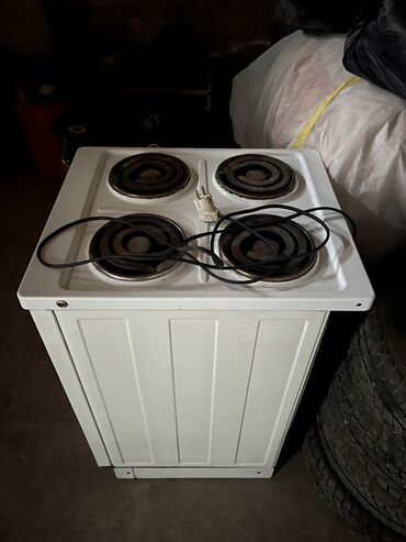 электрическая печь: Продаю печь все работает и духовка. Состояние хорошее цена 4000 будет