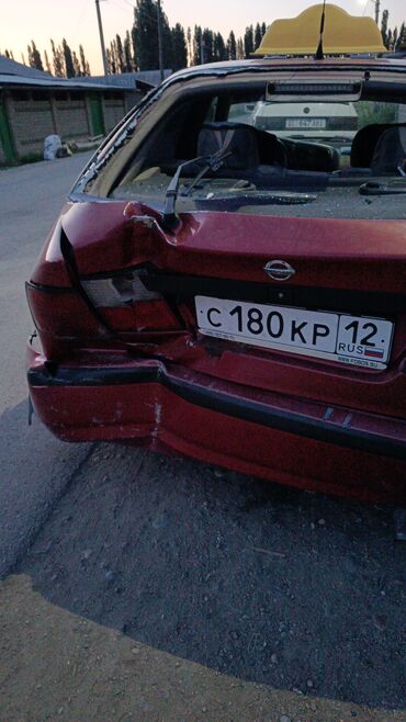 арзан авто машина: Автомобиль Nissan Primera красного цвета, поврежденный в результате