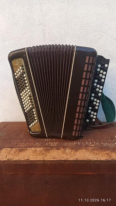 akkordeon: Məhsul: Sovet istehsalı bayan (düyməli akkordeon) • Fabrik/nişan — 1