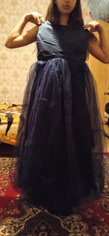 uzun pencekler: Qadın üçün tünd göy (navy) rəngdə ziyafət/libas. - Model: A-kəsim