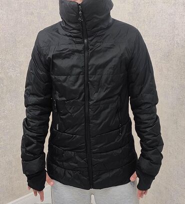 kişi üçün ağ qış gödəkçələr: Qara rəngli kişi qış kurtkası - Yüngül və isti şişmə dizayn - Yüksək