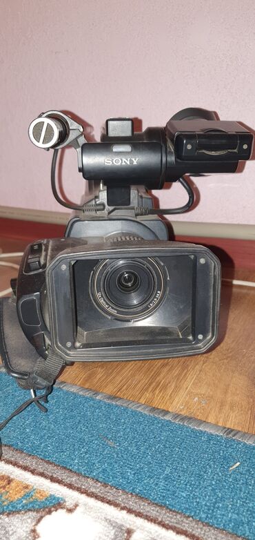 Техника и электроника: Продаю видео камеру Sony dcr-sd1000. Объем встроенной флэш-памяти 32