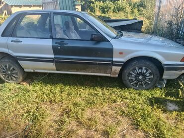 дом на калеса: Представляем седан Mitsubishi Galant, четырехдверный автомобиль с