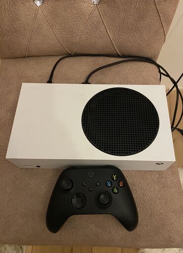xbox 360 аккумулятор: Xbox series s satılır heç bir prablemi yoxdu bir orjinal pultla