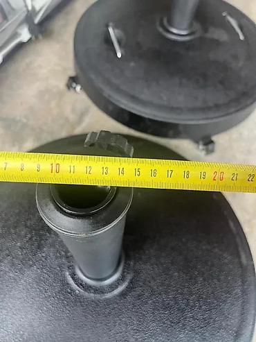 Suncobrani, tende i paviljoni: Postolje za baštenski suncobran sa točkićima – crno - Tip: baza za — 11