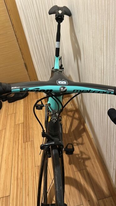 İdman velosipedləri: Bianchi yol velosipedi – karbon aero şassi ilə Xüsusiyyətlər: - — 4
