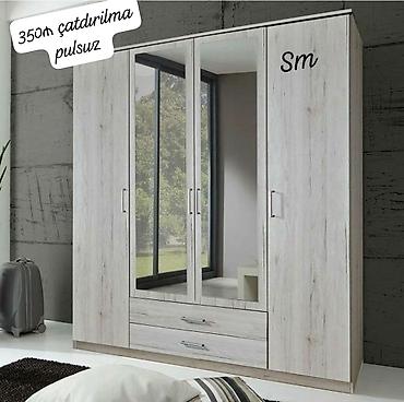 Ağ-açıq ağac teksturalı 4 qapılı paltar şkafı. Orta hissədə 2 ədəd